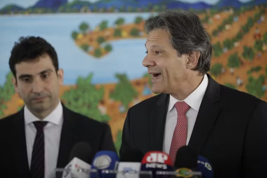 Taxao do IOF acirra tenso entre Galpolo e Haddad