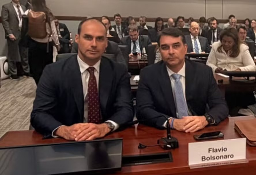 Irm�os de Fl�vio criticam aliados e alimentam disputas na direita a dias do segundo turno