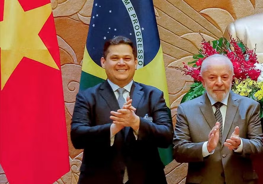 Lula amplia poder de Alcolumbre no governo para conter oposio no Congresso