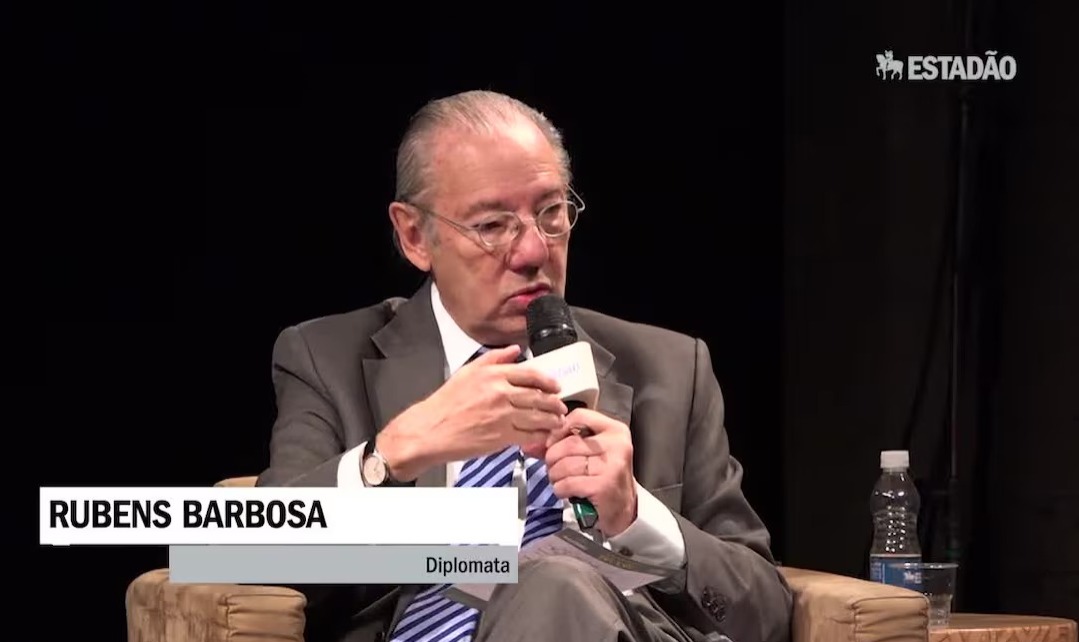 'Brasil tem de ir devagar e no reagir politicamente; no tem cacife', diz Rubens Barbosa