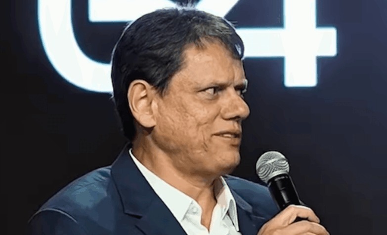 Tarcísio volta a articular Planalto, mas quer decidir só em março