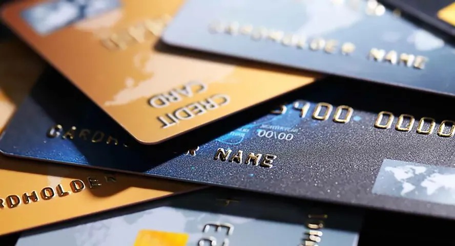 Aumento de IOF: como a nova alquota afeta compra de dlar e uso de carto no exterior
