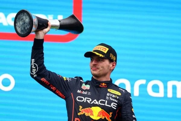 Verstappen ganha GP da Hungria e abre 80 pontos como líder