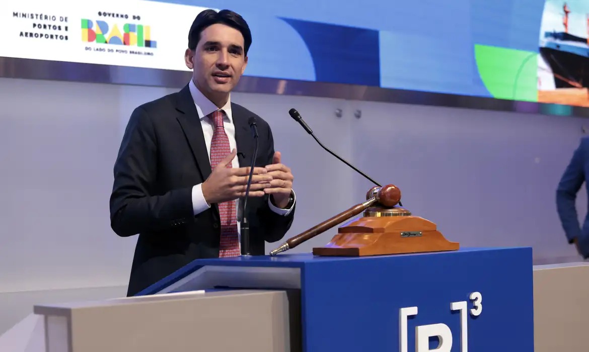 Porto de So Sebastio ser leiloado at abril de 2026, diz ministro