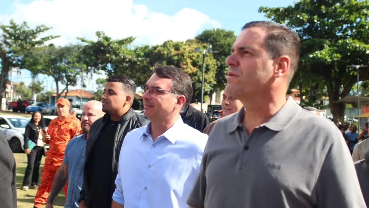 Secret�rio de Castro que teria se encontrado com integrante do CV � homem de confian�a de Fl�vio Bolsonaro