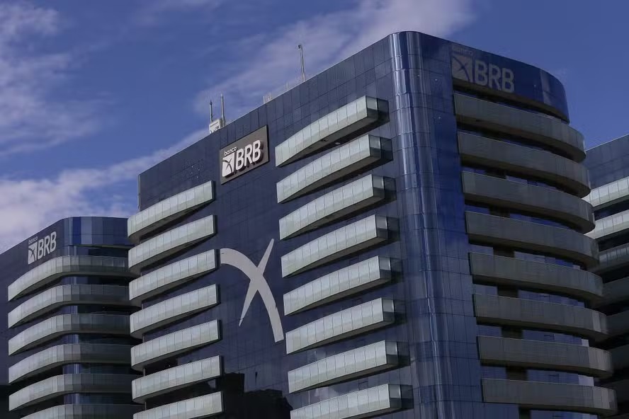 Juiz do Distrito Federal probe BRB de assinar compra do Banco Master