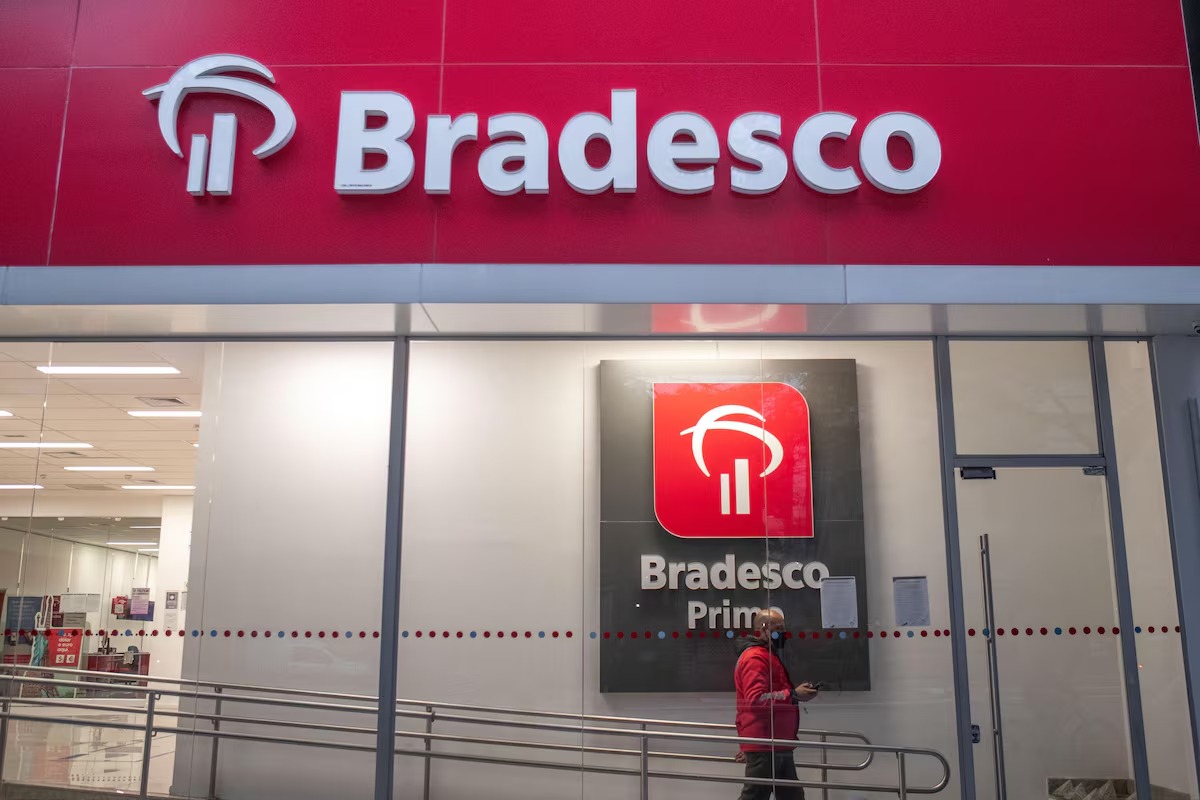 Bancos privados fecham 2 mil ag�ncias e cortam 14 mil vagas em um ano