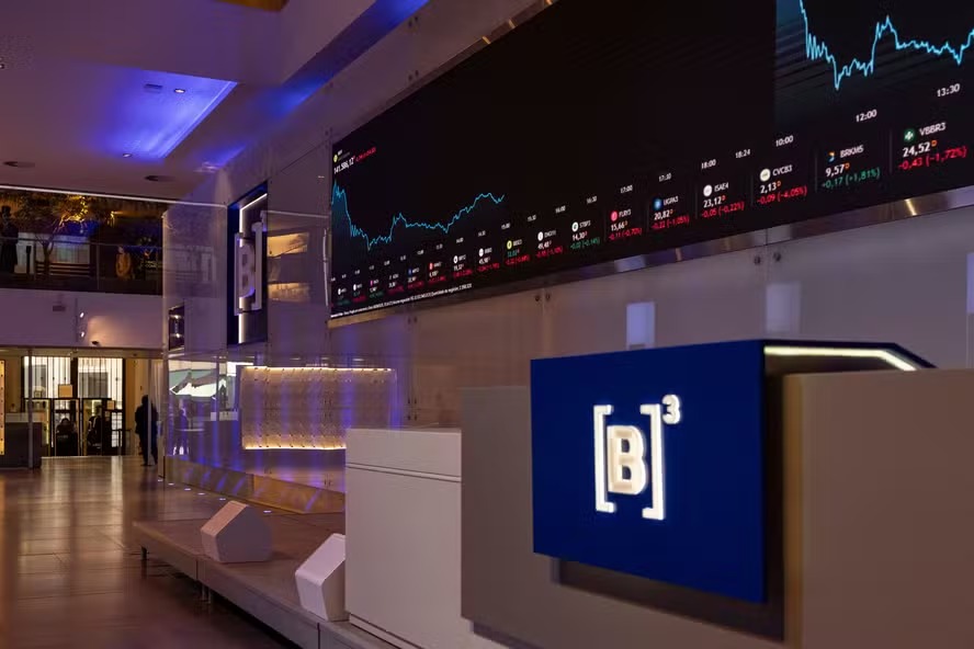 Estrangeiro 'inunda' B3 com R$ 8,7 bilh�es e impulsiona disparada do Ibovespa