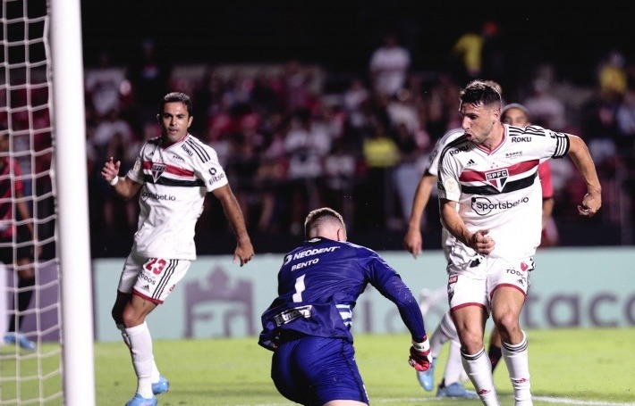 São Paulo e Corinthians vencem partidas com muitos gols