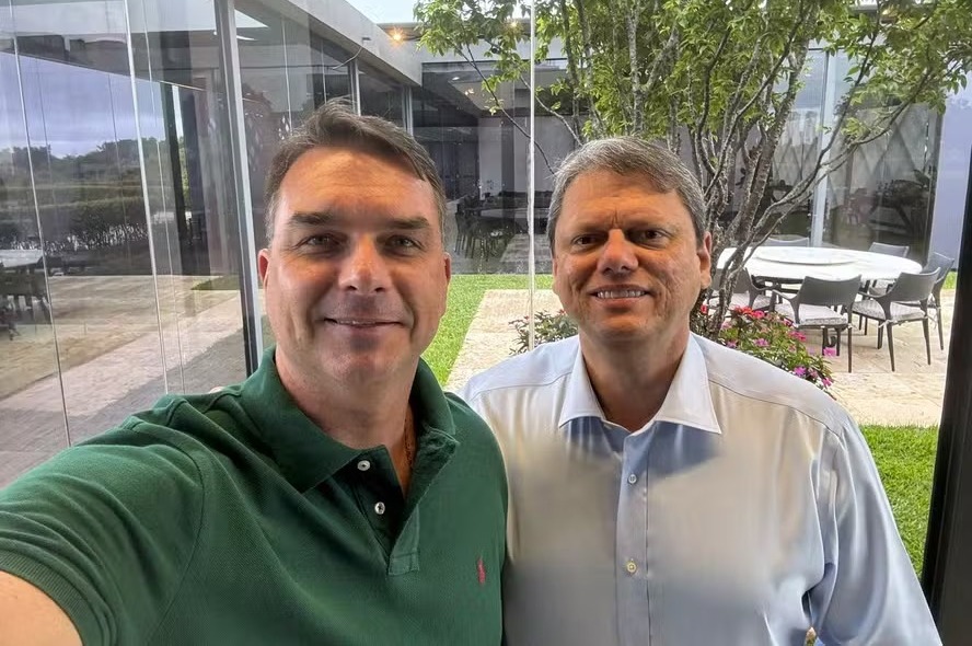 Centrão vê adiamento de visita de Tarcísio a Bolsonaro como estratégia para ganhar tempo na disputa pelo Planalto