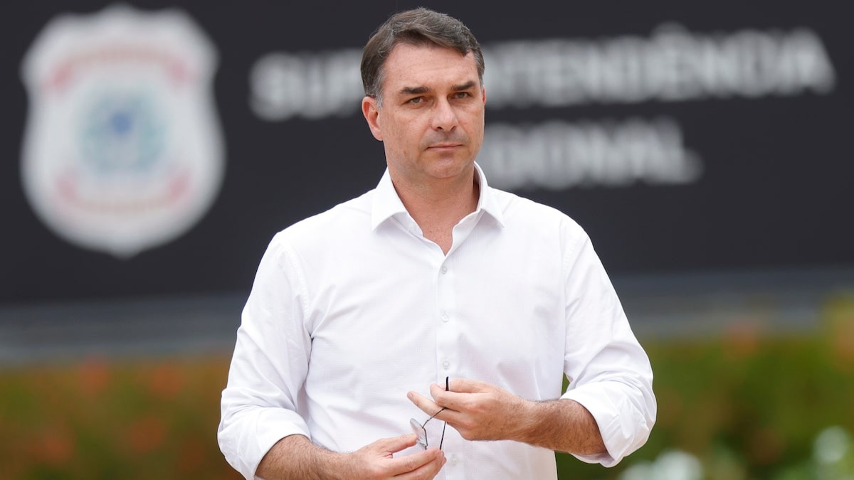 A candidatura de Fl�vio come�a a avan�ar em setores refrat�rios ao cl� Bolsonaro