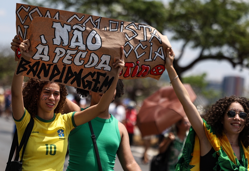 Pesquisa Ipespe: 72% dos brasileiros so contra a PEC da Blindagem
