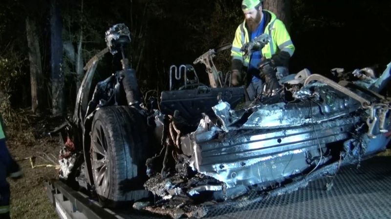 Tesla: acidente com carro 'sem motorista' mata 2 pessoas nos EUA