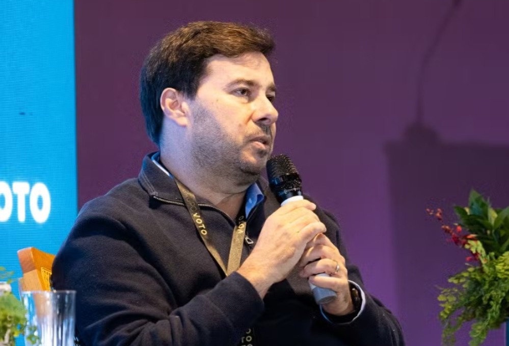 'Quem colar no bolsonarismo raiz no ser presidente', afirma Maia