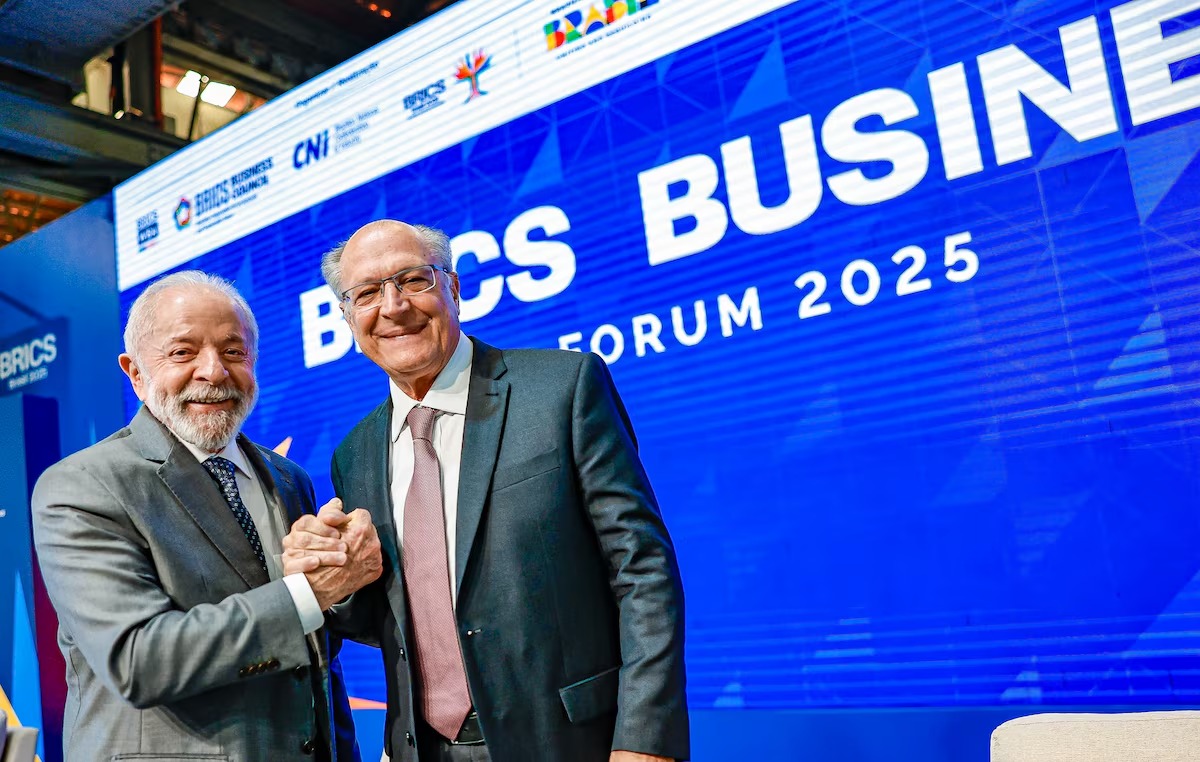 Lula quer manter Alckmin como vice da chapa na eleio de 2026 e j v o Centro fora da aliana
