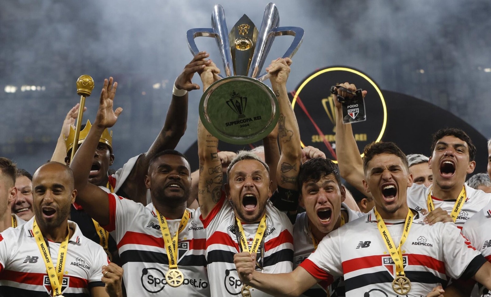 São Paulo conquista Supercopa do Brasil ao derrotar o Palmeiras nos pênaltis