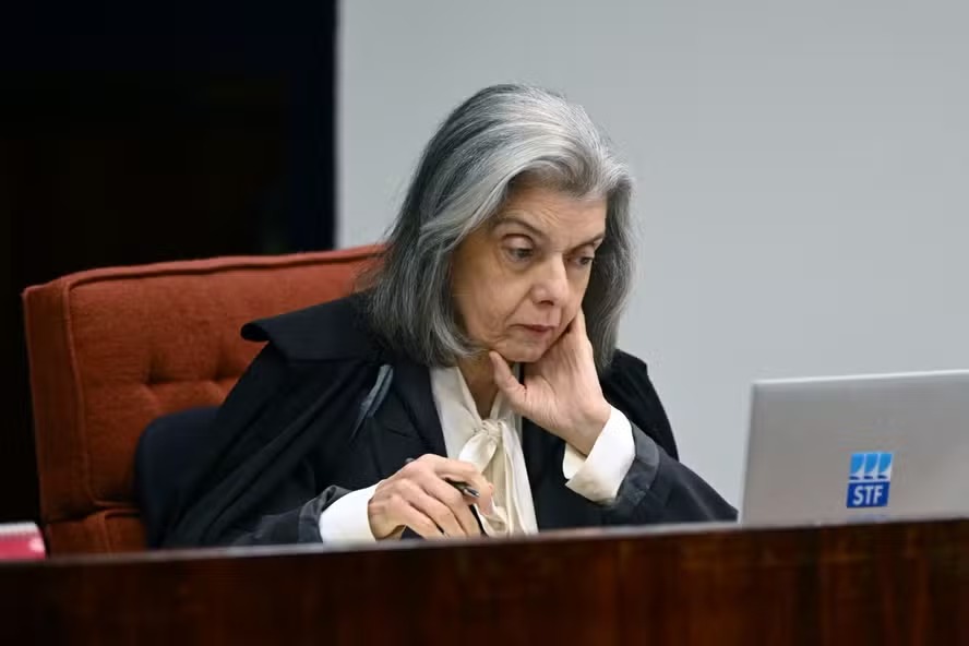 Julgamento dá orgulho, por Dorrit Harazim