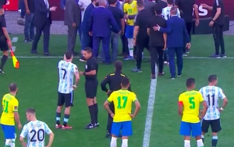 Anvisa entra em campo e clssico Brasil x Argentina  interrompido