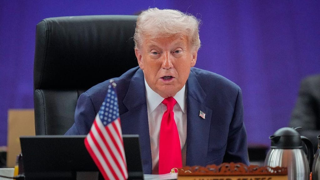 'Seria giro' mas Trump diz que não se vai candidatar a vice-presidente em 2028 (num plano que prevê a renúncia do presidente eleito nesse ano)