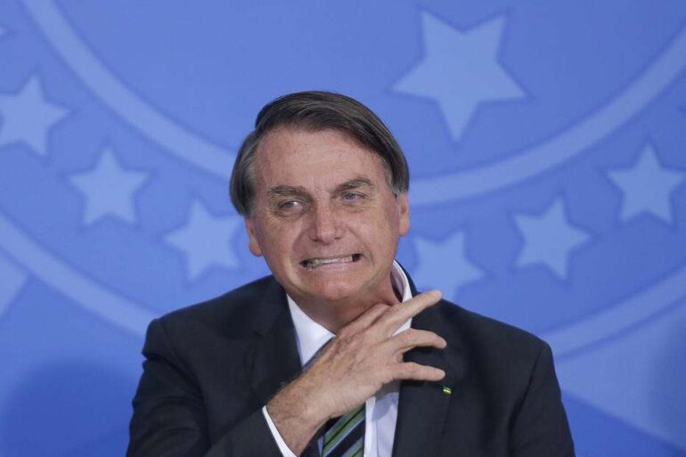 Ipec: debacle na imagem de Bolsonaro; rejeio sobe de 39% para 50%; timo/bom cai de 28% para 23%; presidente perdendo apoio a rodo