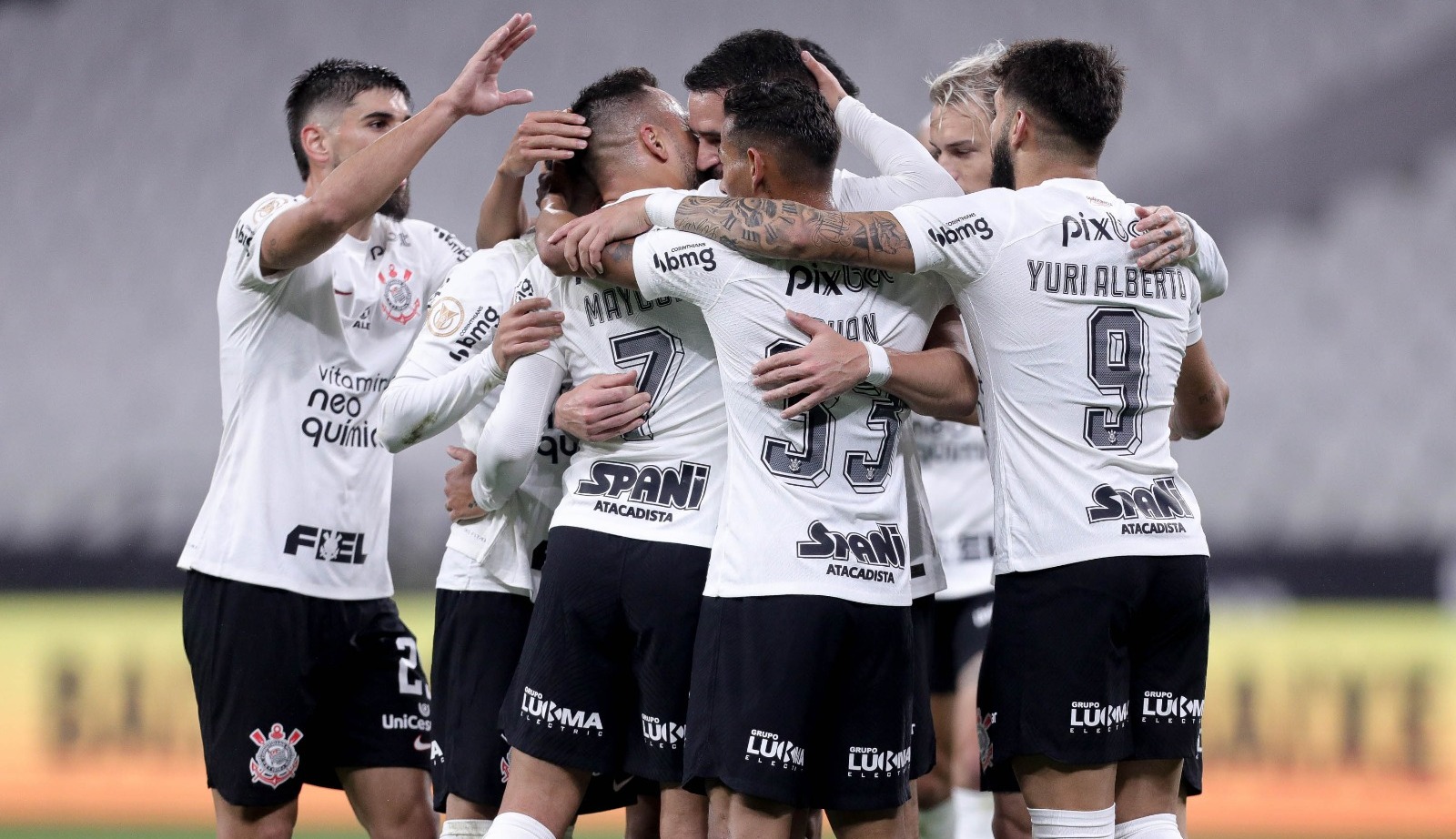 Corinthians vence lanterna Vasco e Santos amarga nova derrota