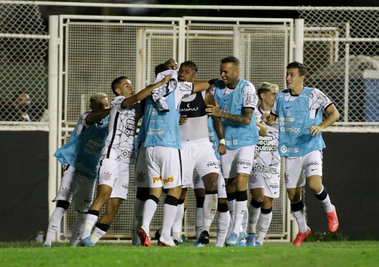 Corinthians vence Ituano de virada; Santos empata