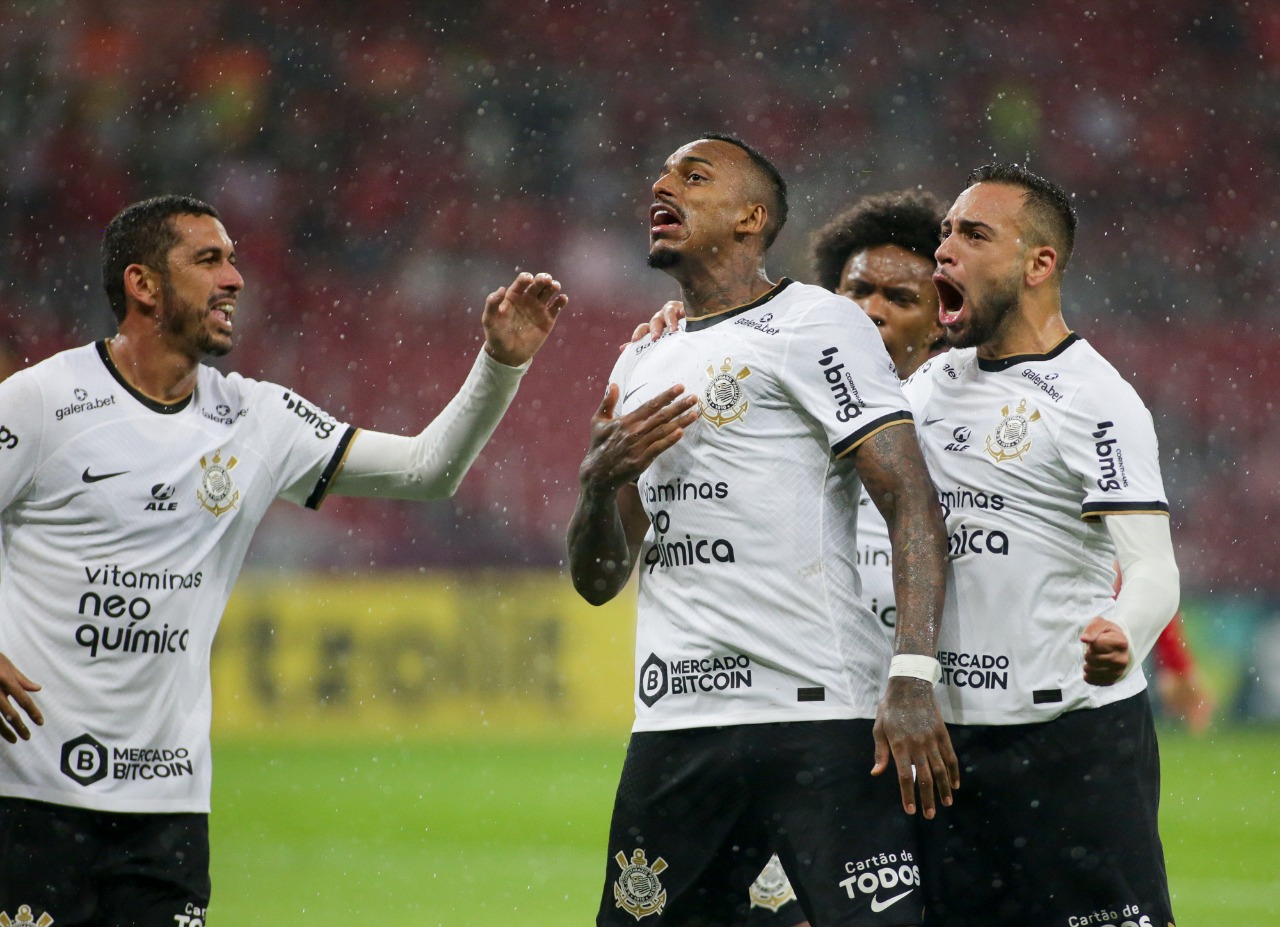Inter e Corinthians empatam no clássico; Palmeiras vence