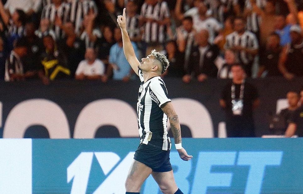 Lder Botafogo frustra avano do Palmeiras e So Paulo retorna ao G4