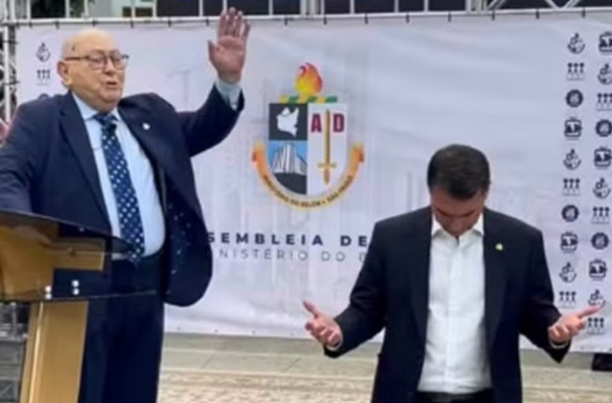 Direita puxa fila para desgastar Fl�vio Bolsonaro