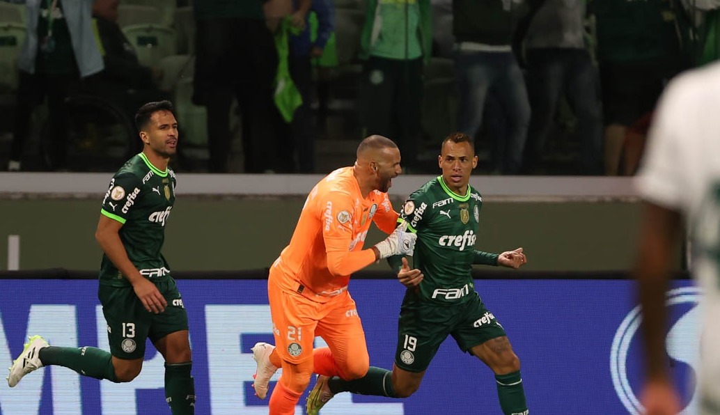 Palmeiras derrota Goiás e diminui diferença para o líder Botafogo