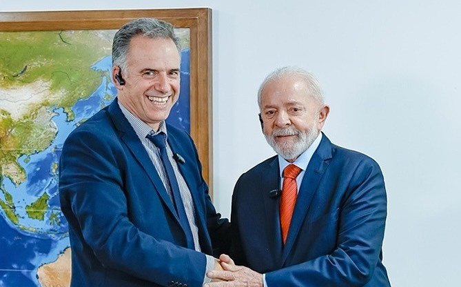 Em sua primeira viagem internacional, Yamand Orsi visita o presidente Lula em Braslia