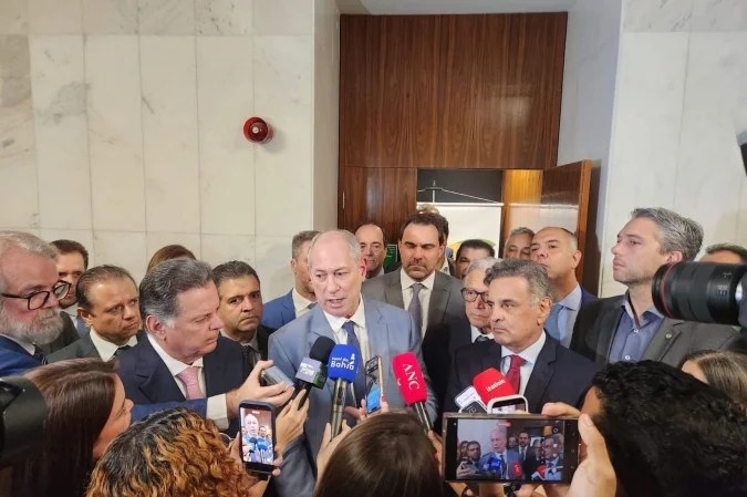 Aécio Neves articula candidatura de Ciro Gomes à presidência pelo PSDB