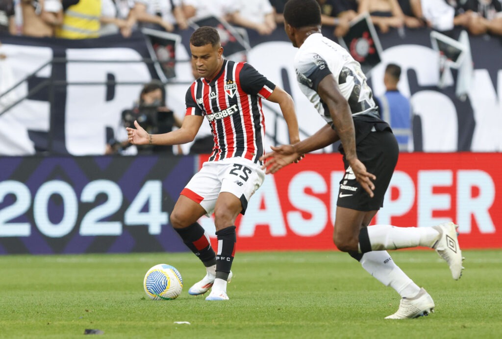 Corinthians e So Paulo empatam em 2x2; Palmeiras enfrenta o Atltico MG hoje