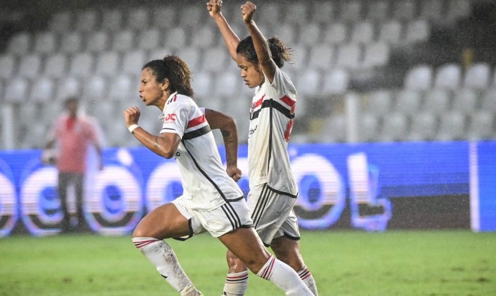 São Paulo vira sobre o Corinthians e sai em vantagem na final do Paulista  feminino