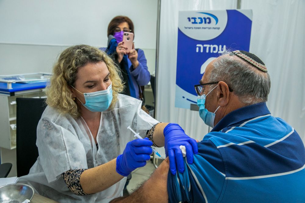 Israel: estudo aponta risco de Covid-19 para quem j tomou as duas doses