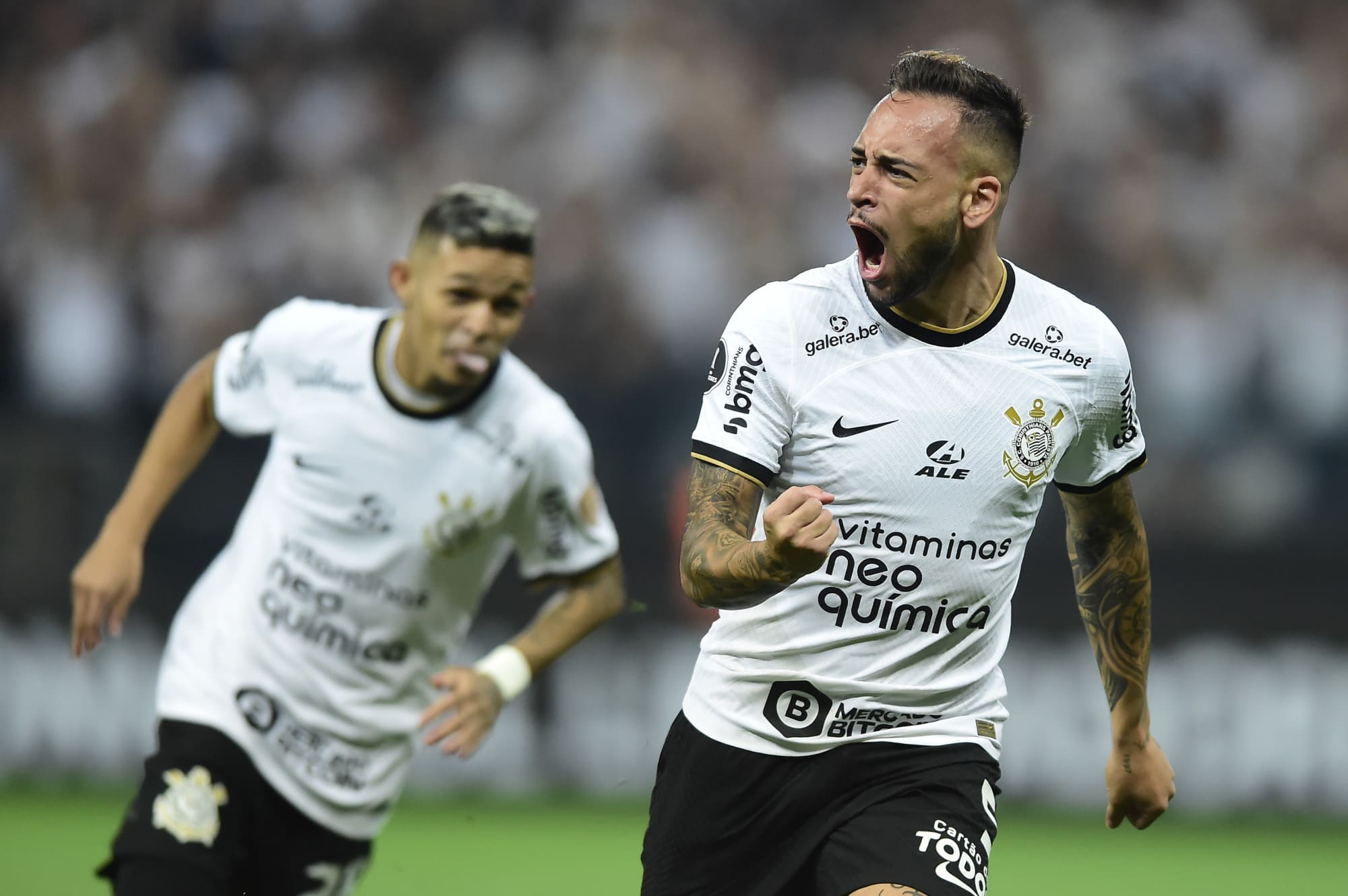 Corinthians derrota Boca Júnior com dois gols de Maycon
