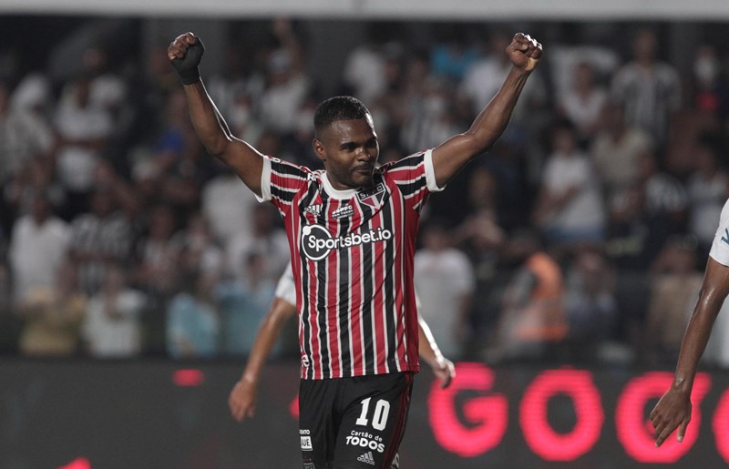São Paulo bate Santos com facilidade: 3x0 na Vila Belmiro