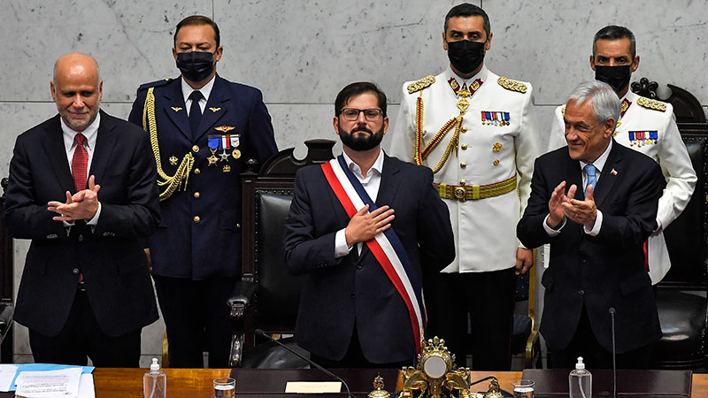 Gabriel Boric assume presidência do Chile com nova geração alternando o poder