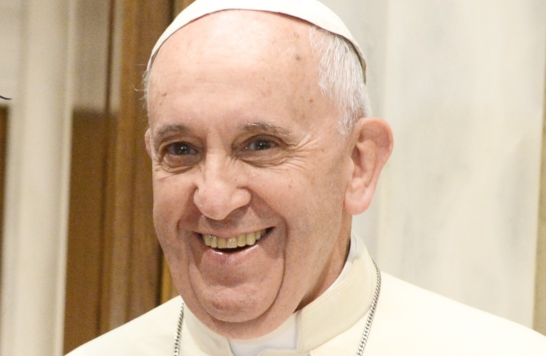 Papa Francisco se recupera bem, informa Vaticano, sem dar mais detalhes