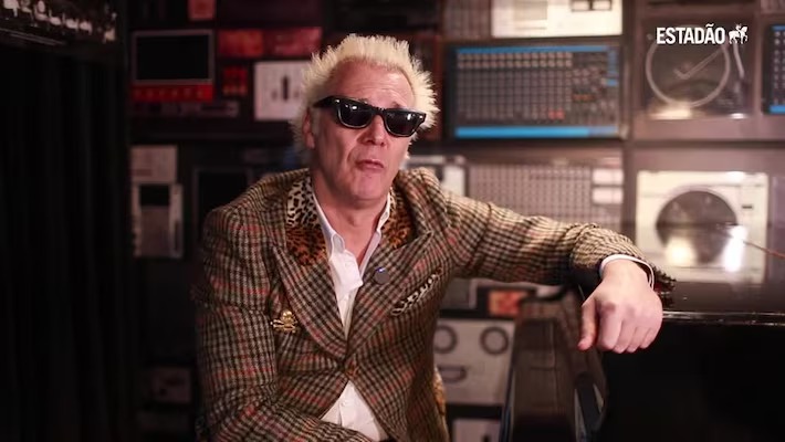 Supla fala sobre chegada  3 idade, pais polticos e o que significa ser punk hoje