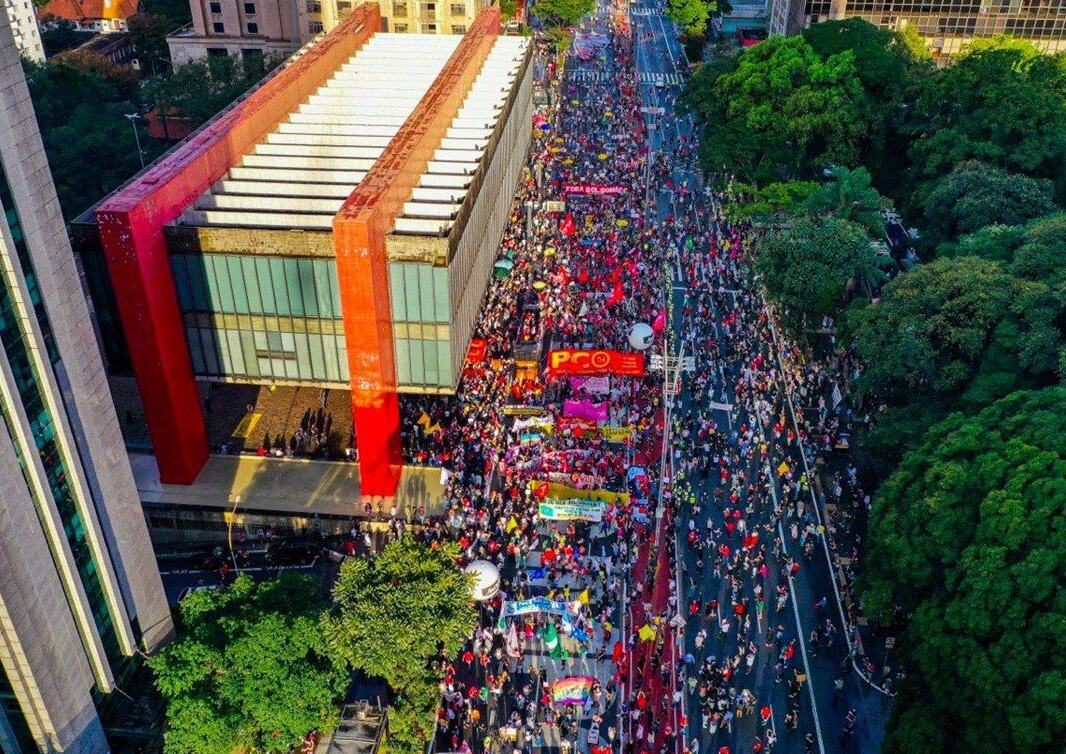 Oposio mobiliza manifestaes contra Bolsonaro em 300 cidades